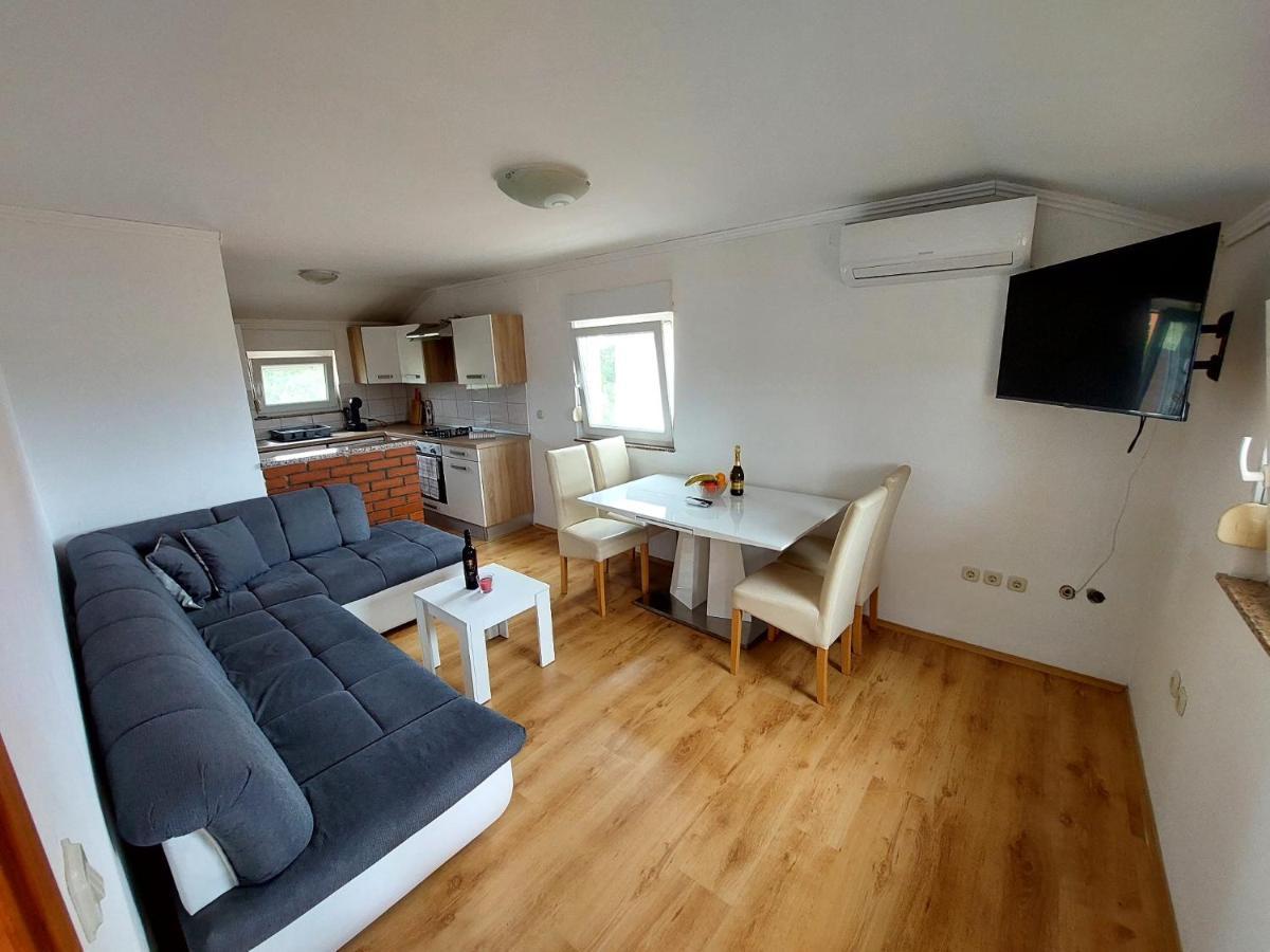Apartman Zeljo Galižana Exteriör bild