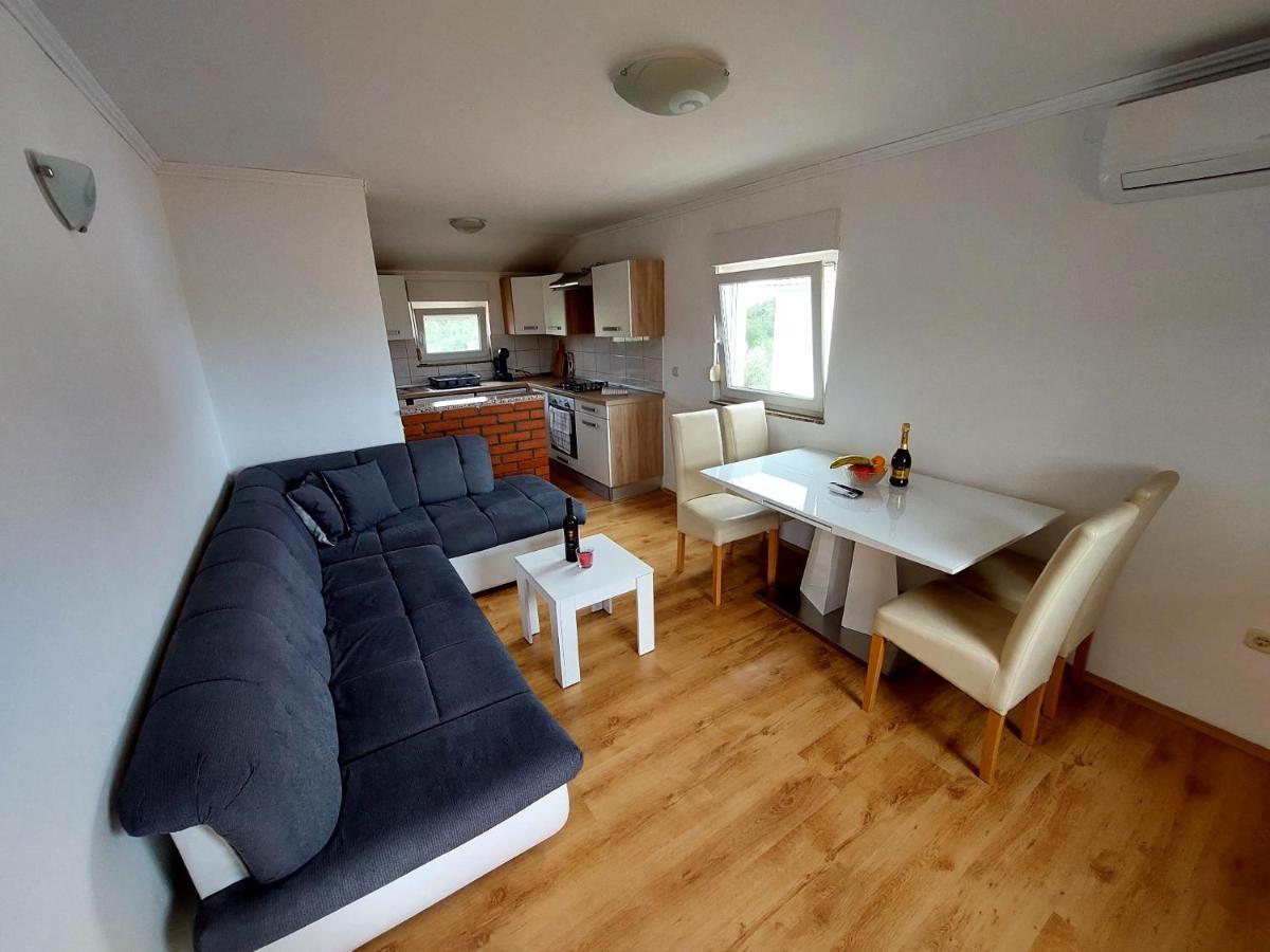 Apartman Zeljo Galižana Exteriör bild