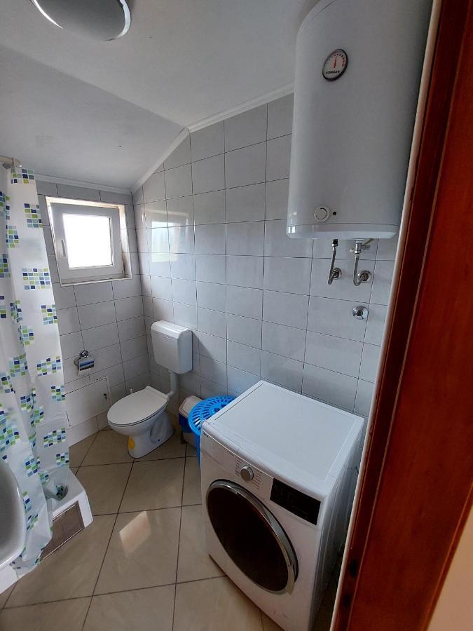 Apartman Zeljo Galižana Exteriör bild