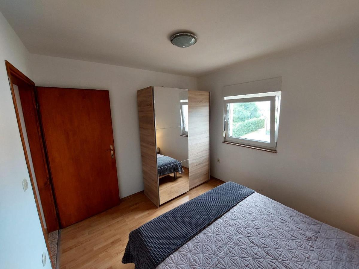 Apartman Zeljo Galižana Exteriör bild